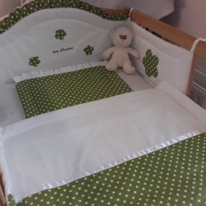 babaszett-fehér--kiwi-virágos-870x664